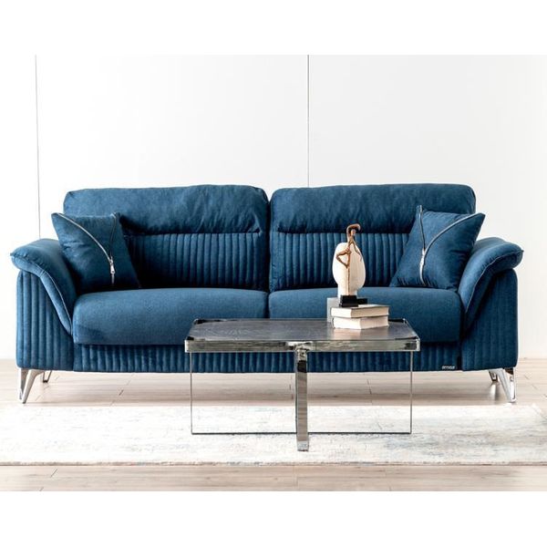 Confortevole Divano A 3 Posti Dal Design Elegante Perfetto Per Un Soggiorno Di Stile-image