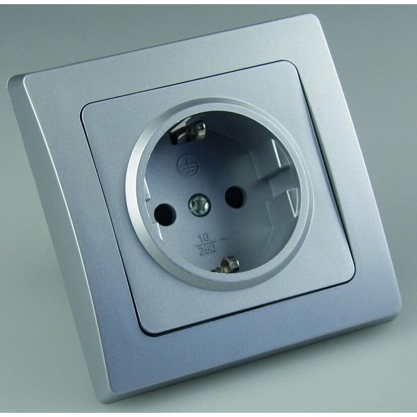 Presa Di Corrente Chilitec Delphi Con Contatto Di Terra 250V Ac / 16A, Con Cornice, Da Incasso, Argento-image