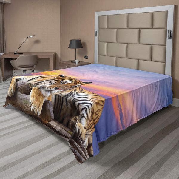 Abakuhaus Lenzuolo Safari, Tigre, Stampa Colorata Con Tramonto Su Cielo Blu E Alberi, Lenzuolo Morbido E Confortevole Per Un Letto Decorativo 1 Pezzo 244 Cm X 205 Cm, Lavanda Senape-image