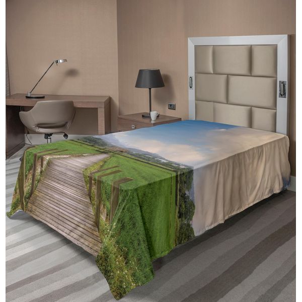 Abakuhaus Lenzuolo, Paesaggio Rurale Con Sentiero Di Legno E Casa, Cielo Nuvoloso, Tranquillità Di Montagna, Natura, Morbido E Confortevole Lenzuolo Superiore Per Un Letto Decorativo, 1 Pezzo, 190 Cm X 100 Cm, Verde Blu-image