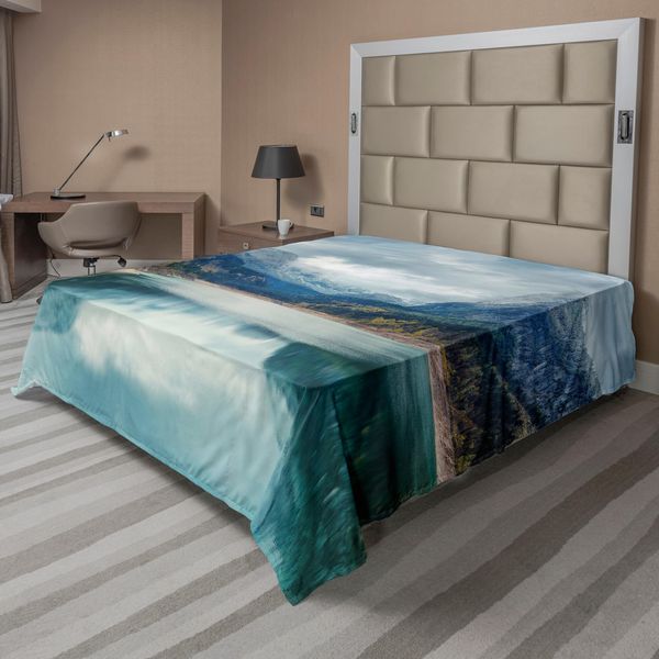 Abakuhaus Lenzuolo Paesaggistico, Lago Alpino Con Cielo Drammatico, Foresta, Montagne, Viaggio Fantastico, Arte, Lenzuolo Morbido E Confortevole Per Un Letto Decorativo, 1 Pezzo, 260 Cm X 228 Cm, Verde, Blu, Grigio-image