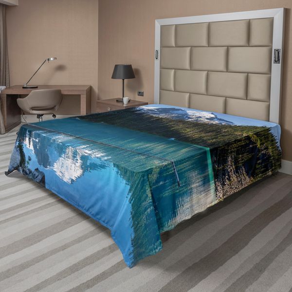 Abakuhaus Lenzuolo Paesaggio, Lago Nel Canada Settentrionale Con Alberi Sottili E Montagne Innevate E Rocce Ghiacciate, Lenzuolo Morbido E Confortevole Per Un Letto Decorativo 1 Pezzo 260 Cm X 228 Cm, Verde Bianco Blu-image