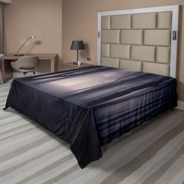 Abakuhaus Lenzuolo Da Letto Bosco, Mistico E Inquietante Tema Halloween Con Motivo Giungla Oscura E Nebbiosa, Lenzuolo Morbido E Confortevole Per Un Letto Decorativo 1 Pezzo 244 Cm X 205 Cm, Grigio Scuro Viola-image