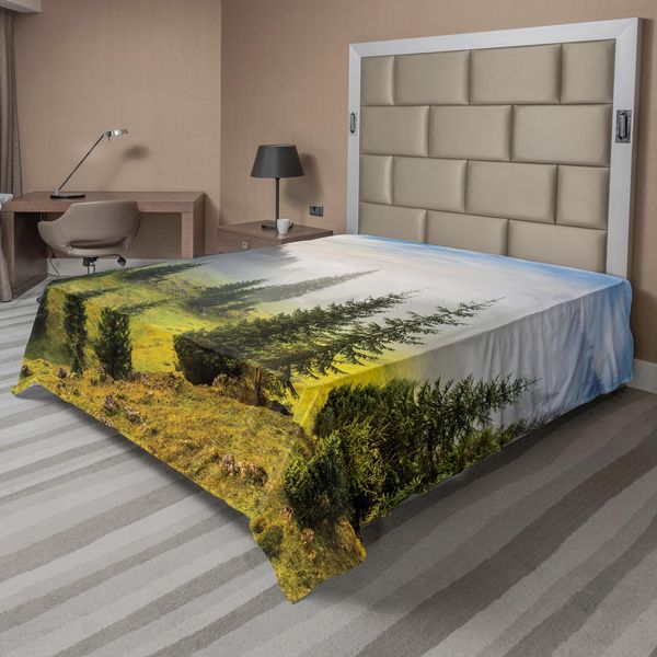 Abakuhaus Lenzuolo Da Letto Bosco, Abeti Su Prato Tra Pendii Con Foresta Di Conifere Nella Nebbia Prima Dell'alba, Lenzuolo Superiore Morbido E Confortevole Per Un Letto Decorativo 1 Pezzo 266 Cm X 260 Cm, Bianco Verde-image