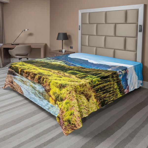 Abakuhaus Lenzuolo Paesaggio, Mountain Vista Thick Wald Trees Fiume Di Montagna Erba Cielo Nuvoloso Valle, Morbido E Confortevole Lenzuolo Superiore Per Un Letto Decorativo 1 Pezzo 275 Cm X 260 Cm, Multicolore-image