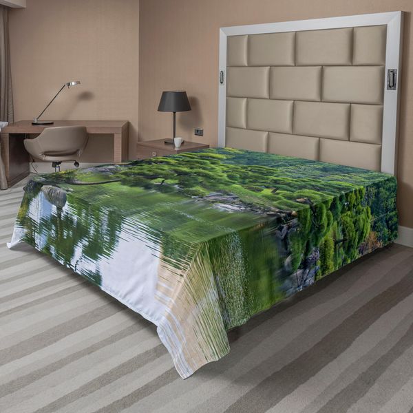 Abakuhaus Lenzuolo Giapponese, Paesaggio Fluviale Con Alberi In Fiore, Pietre E Silenzio Nel Giardino Della Bellezza, Lenzuolo Morbido E Confortevole Per Un Letto Decorativo, 1 Pezzo, 275 Cm X 260 Cm, Verde-image