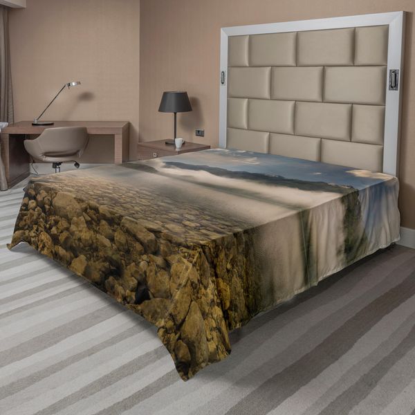Abakuhaus Lenzuolo Naturale, Lago Alpino Con Rocce E Sassi Nell'acqua Cristallina Con Immagini Di Nebbia E Nuvole, Lenzuolo Morbido E Confortevole Per Un Letto Decorativo, 1 Pezzo, 260 Cm X 228 Cm, Grigio E Bianco-image
