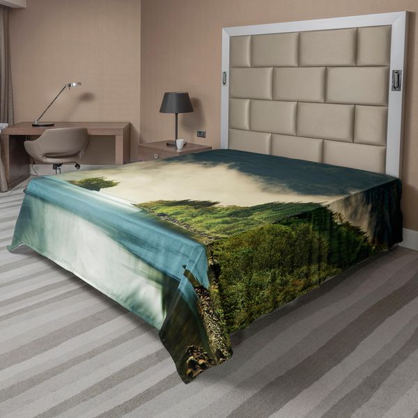 Abakuhaus Lenzuolo See, Riflesso Delle Montagne Natural Life Lovers Scena Nebbiosa Panorama Primavera Immagine A Tema, Lenzuolo Morbido E Confortevole Per Un Letto Decorativo 1 Pezzo 260 Cm X 228 Cm, Verde Blu-image