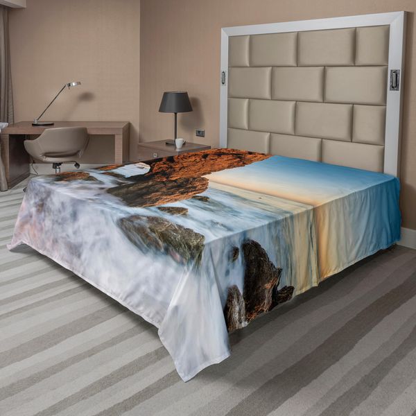 Abakuhaus Lenzuolo Con Paesaggio, Maestosa Scogliera Rocciosa E Fotografia Esotica Dell'oceano Al Tramonto, Morbido E Confortevole Lenzuolo Superiore Per Un Letto Decorativo 1 Pezzo 266 Cm X 260 Cm, Cannella E Blu-image