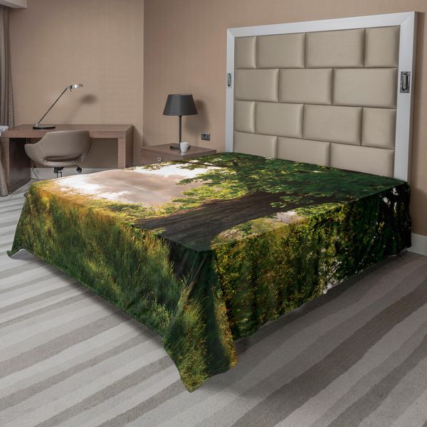 Abakuhaus Lenzuolo Con Albero, Fogliame Antico In Un Paesaggio Mistico Con Nebbia E Fiume, Immagine, Lenzuolo Morbido E Confortevole Per Un Letto Decorativo, 1 Pezzo, 244 Cm X 205 Cm, Marrone, Verde, Sabbia-image