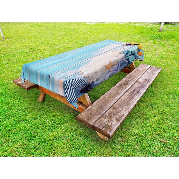 Abakuhaus Tovaglia Marittima Da Esterno, Costumi Da Bagno, Conchiglie, Sabbia E Bicchieri Su Assi Di Legno Dipinte, Azzurro Cielo E Multicolore, 145X265 Cm-image