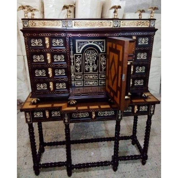Casa Padrino - Segretaria Barocca Marrone Scuro / Intarsi Marroni / Nero / Oro - Segretaria Artigianale In Legno Massiccio Con Ante E Cassetti - Mobili Da Ufficio Barocchi - Nobile E Magnifico-image