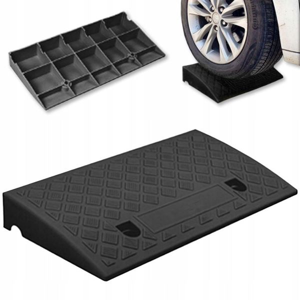 Rampa Di Accesso Al Marciapiede Sotto Il Cordolo Nero, Rampa Di Accesso Per Auto-image