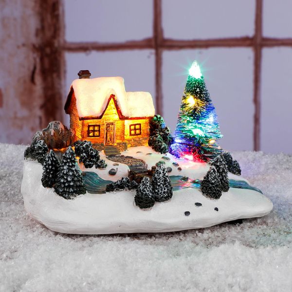 Scena Natalizia A Led - 18 Cm - Casa Con Abeti Illuminata Con 6 Led Colorati-image