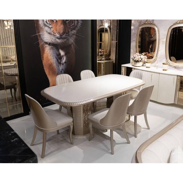 Elegante Set Di Tavolo E Sedie In Legno In Beige Moderno-image