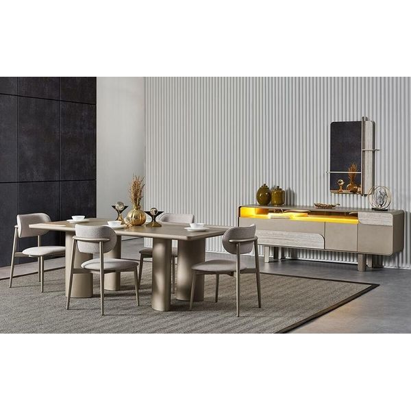Elegante Tavolo Da Pranzo In Legno Di Colore Beige Con Sedie E Console-image