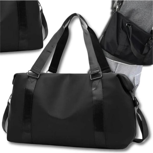 Spaziosa Borsa A Mano Per L'allenamento Quando Si Viaggia Verso La Palestra-image