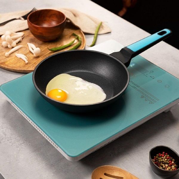 Padella 20 Cm In Alluminio Forgiato Di Alta Qualità Con 6 Strati E Rivestimento Antiaderente Platinum Plus Teflon® Privo Di , Base Di Diffusione Del Calore Full Induction.-image