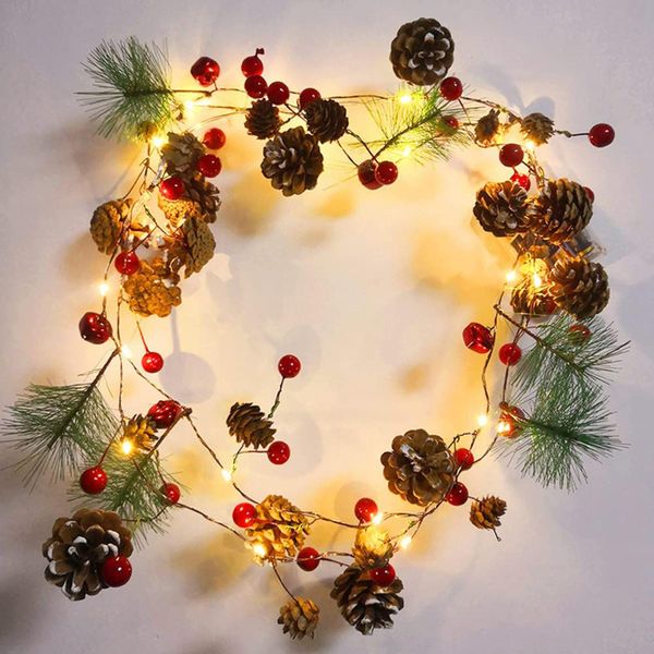 Fata Luminosa Lunga 2 Metri Con Bacche Rosse, Campanelle E Pigne, Con 20 Led Per Suggestive Feste Natalizie,-image