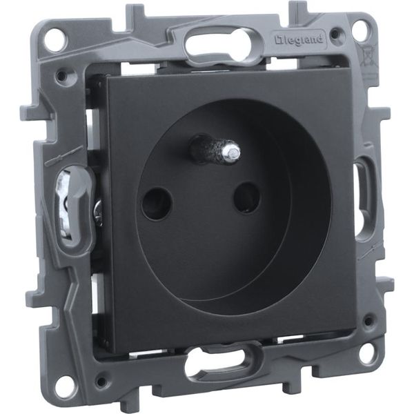 Presa Di Corrente Con Chiusura A Prova Di Bambino 2P + E Francese. Sistema Nero Niloe Step-image