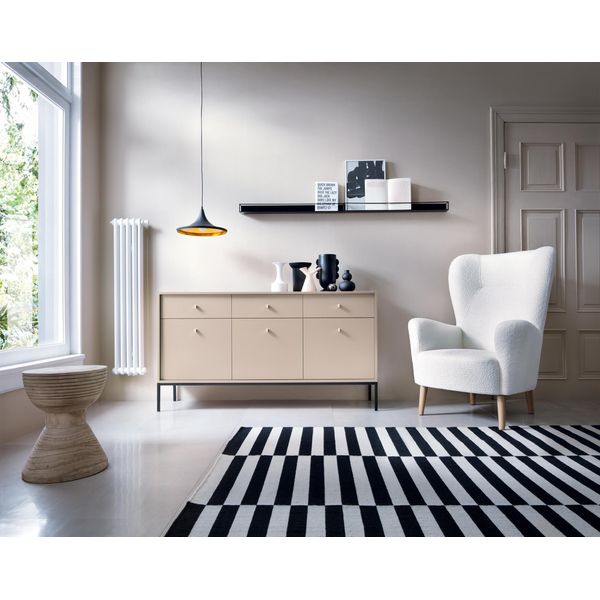 Elegante Cassettiera Beige Sabbia 153 Cm, Design Moderno, Struttura Nera-image