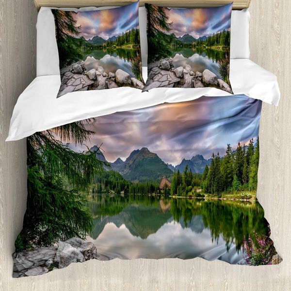 Set Copripiumino Abakuhaus Berg, Idilliaca Veduta Con Albero Su Un Tranquillo Lago Circondato Da Montagne E Cielo Malinconico, 155 X 220 Cm + 80 X 80 Cm, Multicolore-image