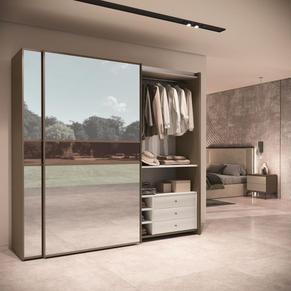 Armadio In Legno – Per Un Salotto Più Ordinato E Elegante.-image