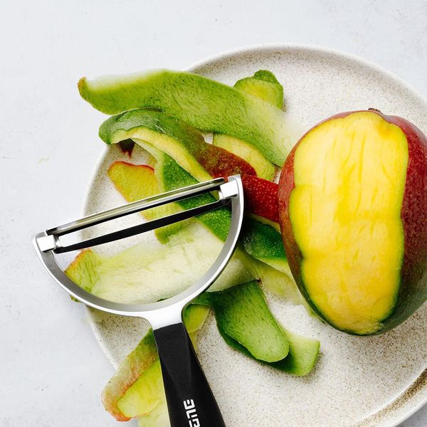 Sbucciatore Microplane Professional Xl | Lama Ampia E Affilata In Acciaio Inox Per Sbucciare Frutta E Verdura | Impugnatura Ergonomica | Sbucciatore A Y-image