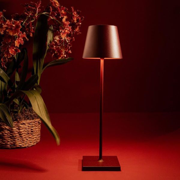 Zafferano Lampada A Led Da Tavolo Poldina Pro Bordeaux Ricaricabile E Dimmerabile Con Batteria Fino A 12 Ore. Da Uso Esterno IP65-image