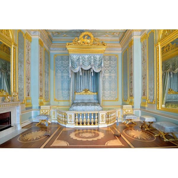 Fototapete Papermoon "Schloss Schlafzimmer", Bunt, B:4,5M L:2,8M, Vlies, Tapeten-image