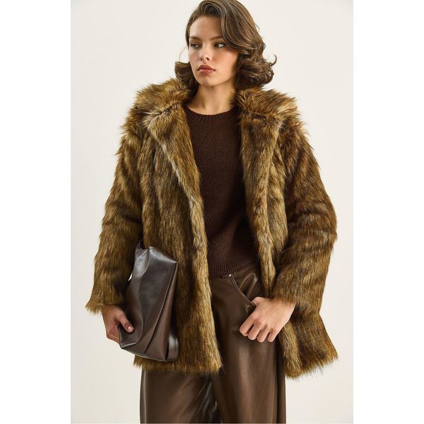 Faux-Fur-Mantel-image