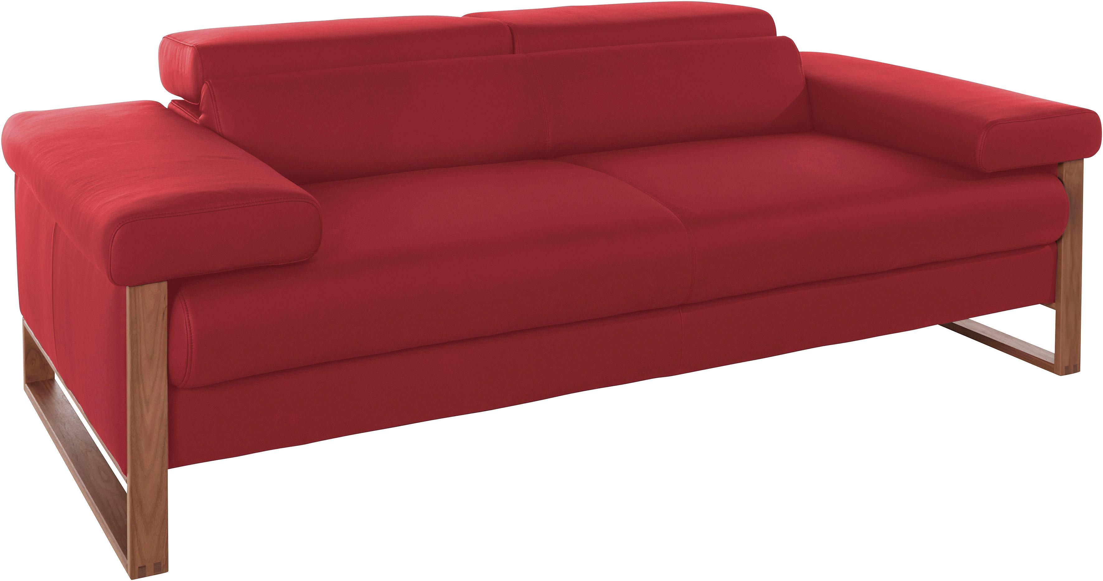 2-Sitzer W.SCHILLIG "finn", rot (ruby rot z59), B:210cm H:71cm T:106cm, Flachgewebe S22 (100% Polyester);Stoff S37 (100% Polyester);Longlife Xtra-Leder Z59: Glattleder mit modischer Prägung. Hautstärke 0, 9 - 1, 1 mm, Sofas, 2-Sitzer, German Design Award 2016, Fußgestell Nussbaum natur, Breite 210 cm