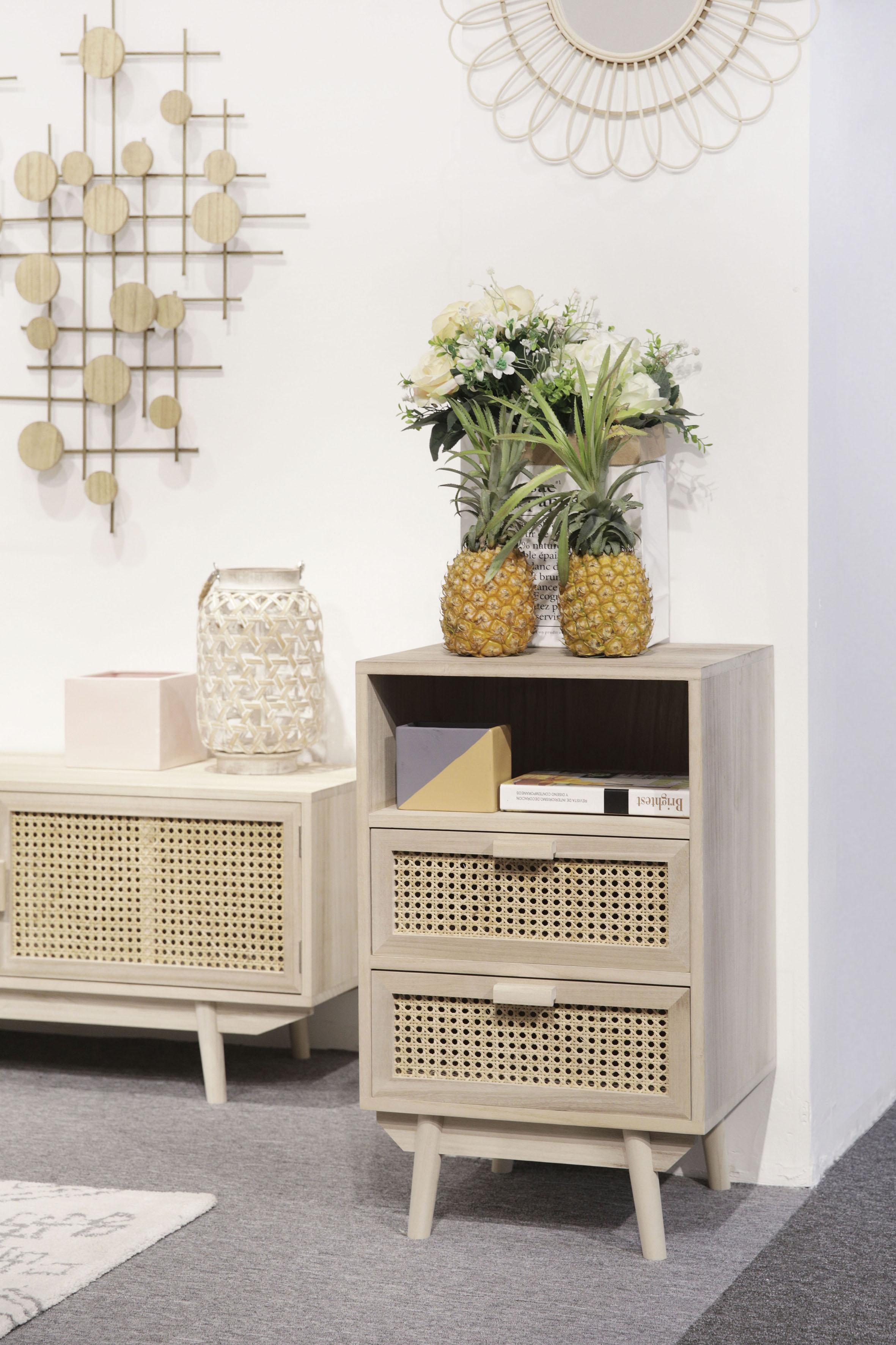 Kommode SALESFEVER "Vejle Design-Sideboard für Stauraum", beige (natur), B:42cm H:68cm T:36cm, Furnier, Geflecht Rattan, MDF, Sideboards, Kommode, Charmante Schubladenfronten aus stilvollem Rattangeflecht