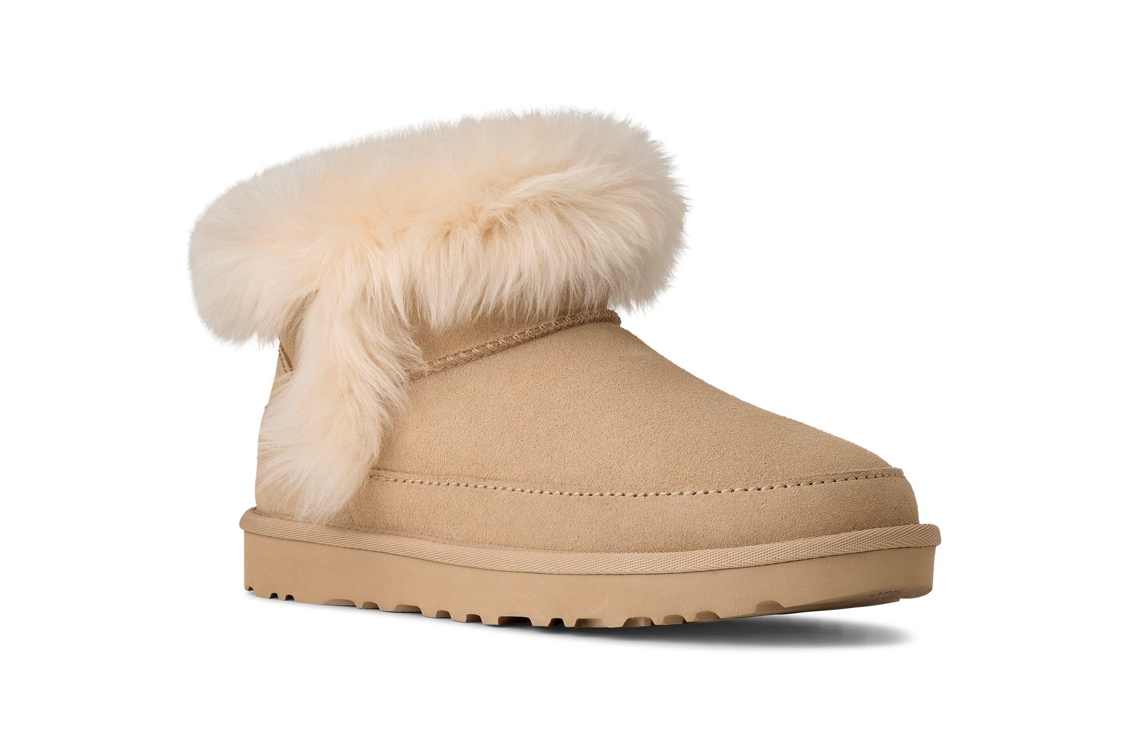 Winterboots UGG "Classic Ultra Mini Chalet", Damen, Gr. 6 (37), sandcastle, Lammfell, Veloursleder, Schuhe Winterboots, Ankleboots, Schlupfboots mit modischer Schaffell Verzierung