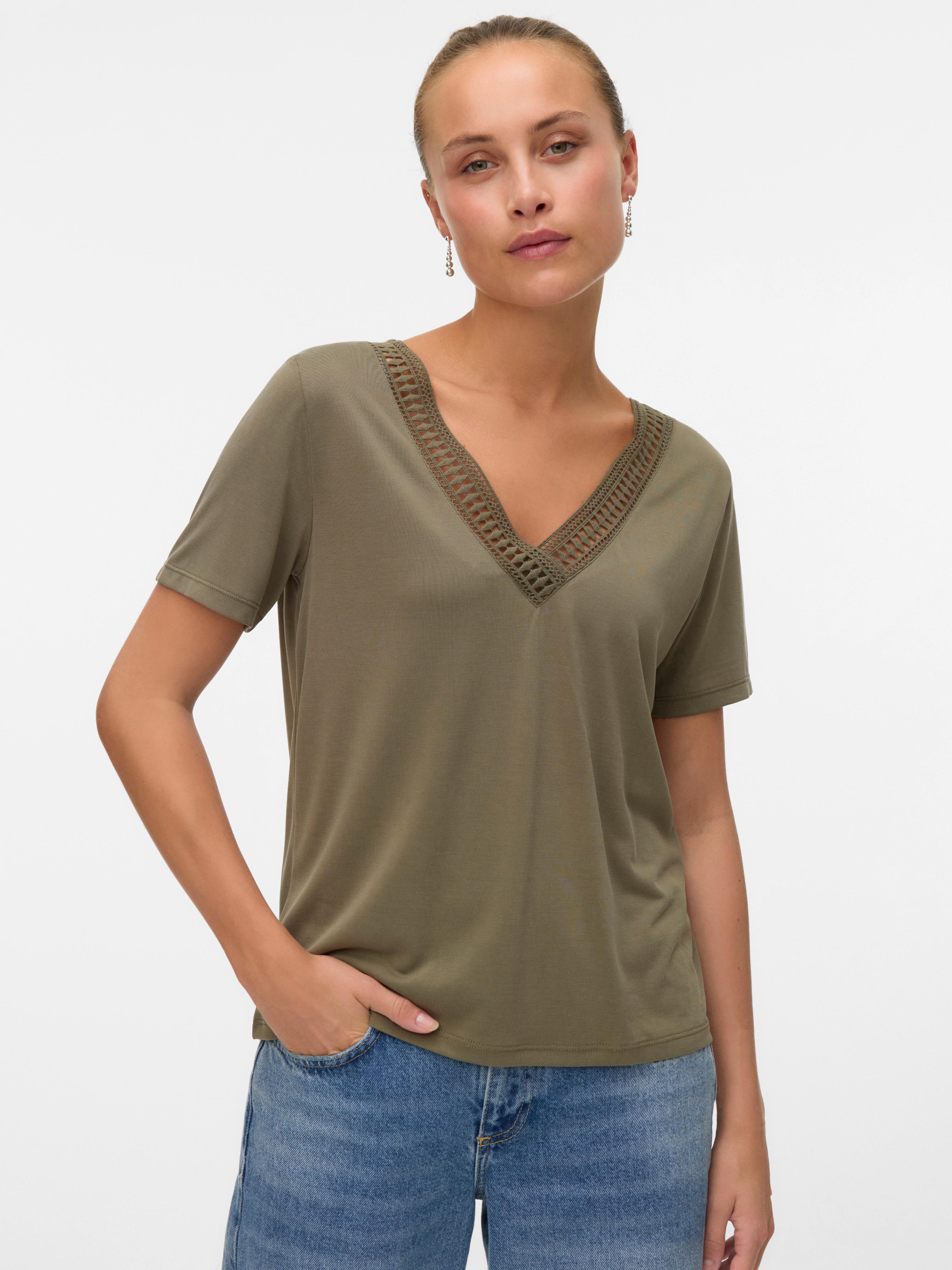 Kurzarmshirt VERO MODA "VMSAVANNAH LACE 2-WAY SS TOP JRS", Damen, Gr. XS, grün (kalamata), Jersey, Obermaterial: 67% Viskose, 33% Polyester, unifarben, regular fit, V-Ausschnitt, Shirts Kurzarmshirt