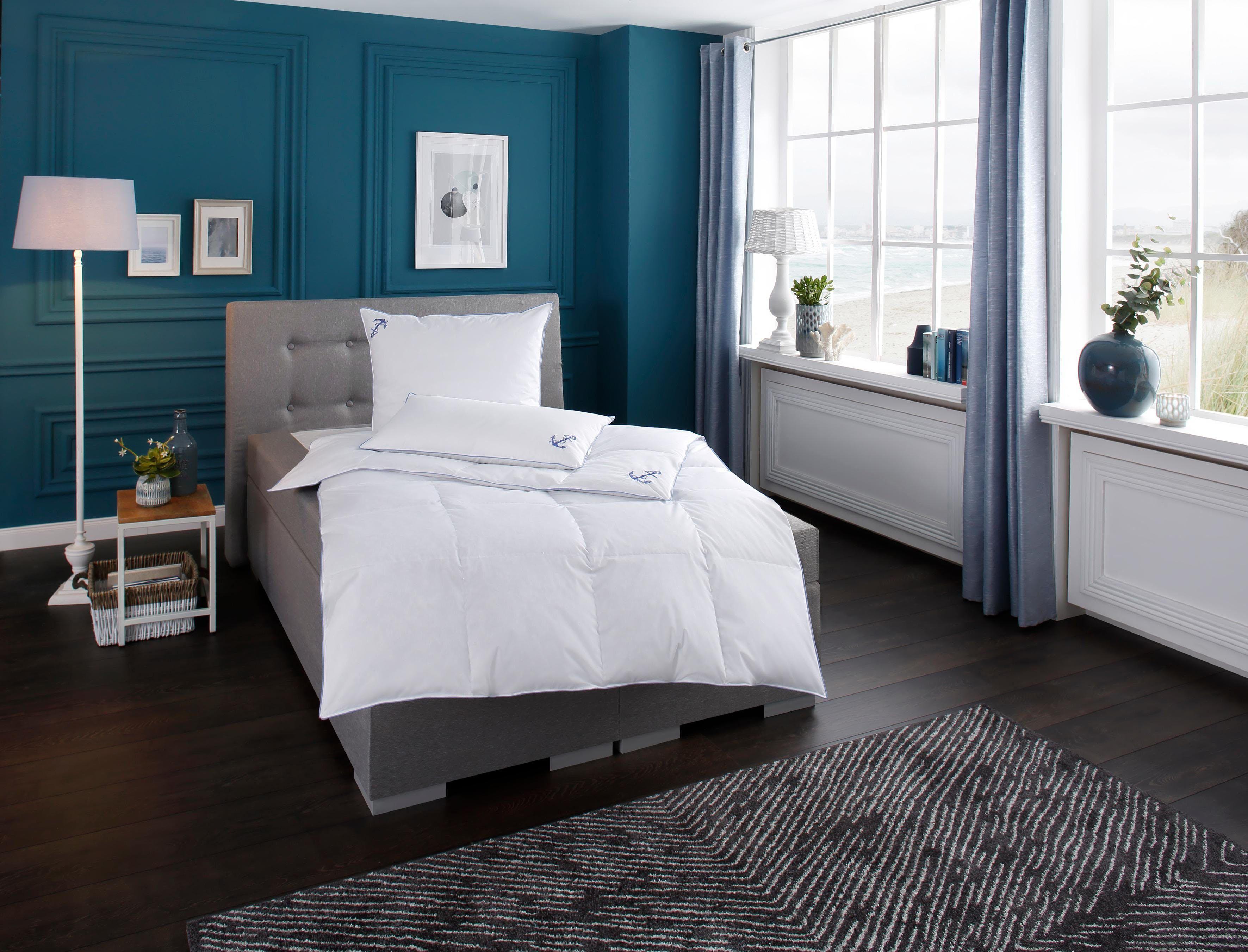 Bettdecke + Kopfkissen RIBECO "Anker", weiß, B/L: 155cm x 220cm Anzahl Teile 1, B/L: 80cm x 80cm Anzahl Teile 1, Bezug: Baumwolle Füllung: Entendaune/-feder, normal, Bezug: 100% Baumwolle. Füllung: 90% Federn, 10% Daunen, Bettwaren-Sets, Bettdecke + Kopfkissen, mit aufwendiger Anker-Stickerei