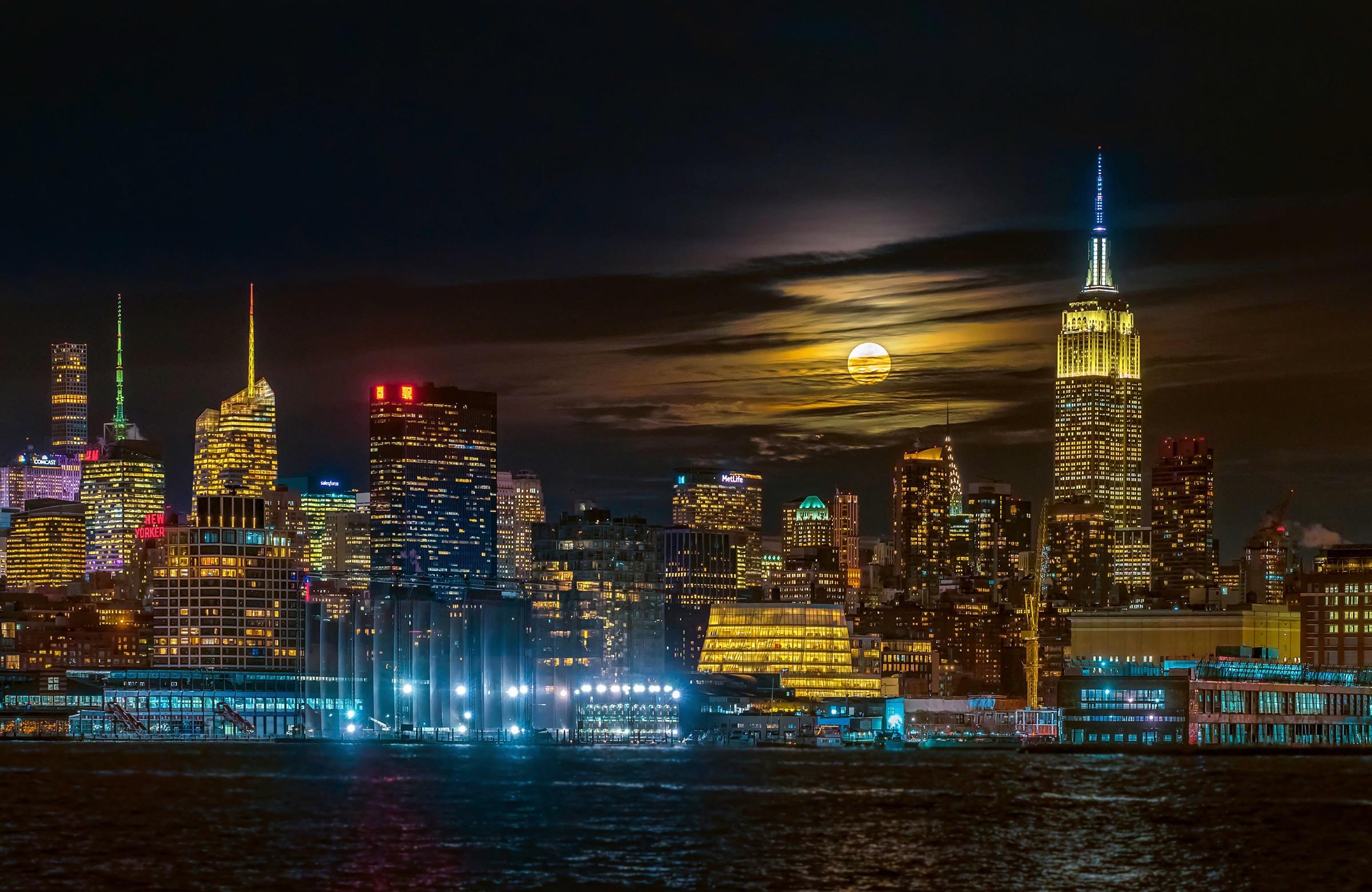 Fototapete PAPERMOON "Photo-Art HUA ZHU, SUPER BLUE MOON 2018, NEW YORK CITY", bunt, B:3m L:2,23m, Vlies, Tapeten, Fototapete