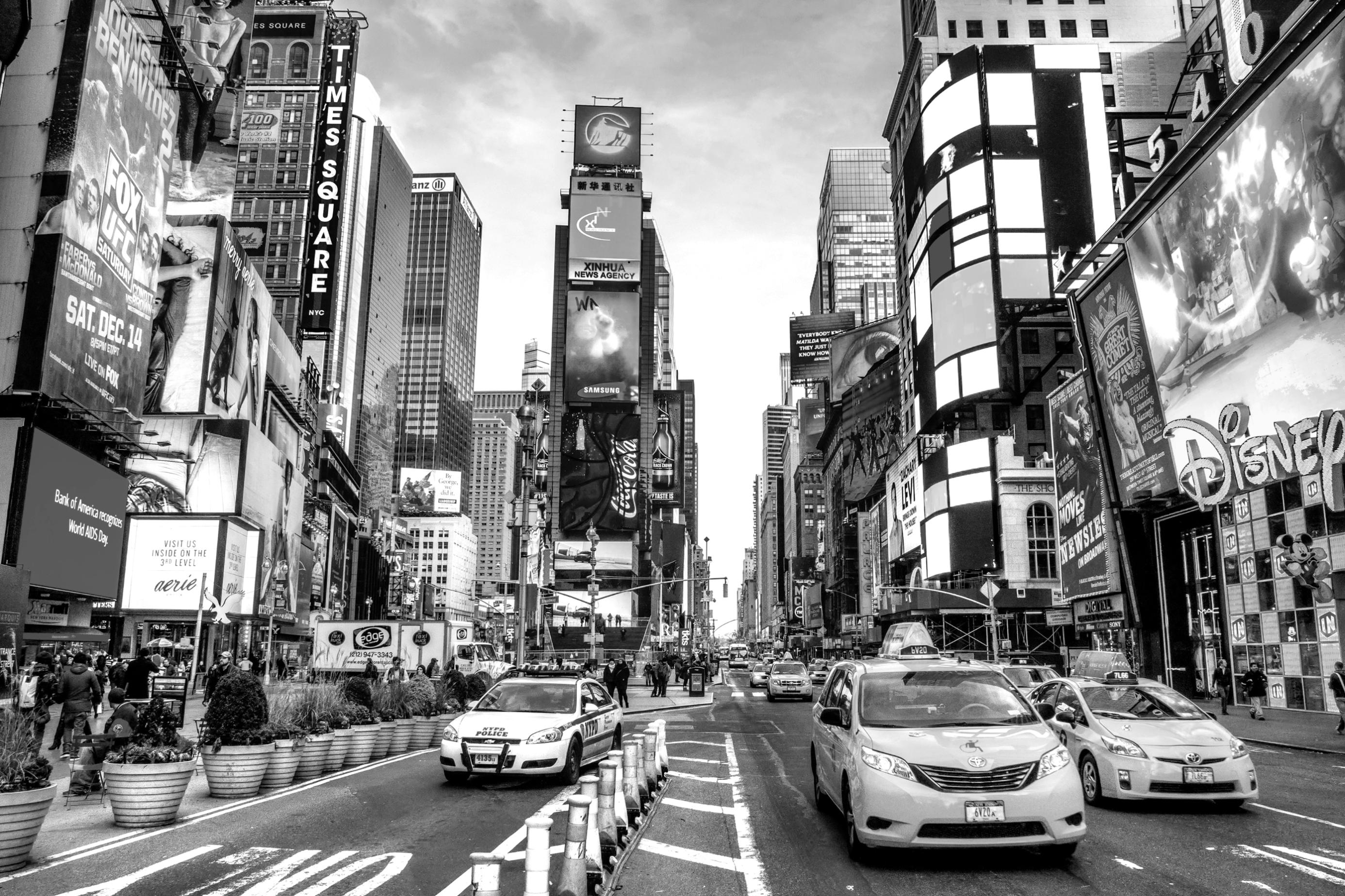 Fototapete PAPERMOON "New York Time square Schwarz & Weiß", schwarz (schwarz, weiß), B:4m L:2,6m, Vlies, Tapeten, Fototapete
