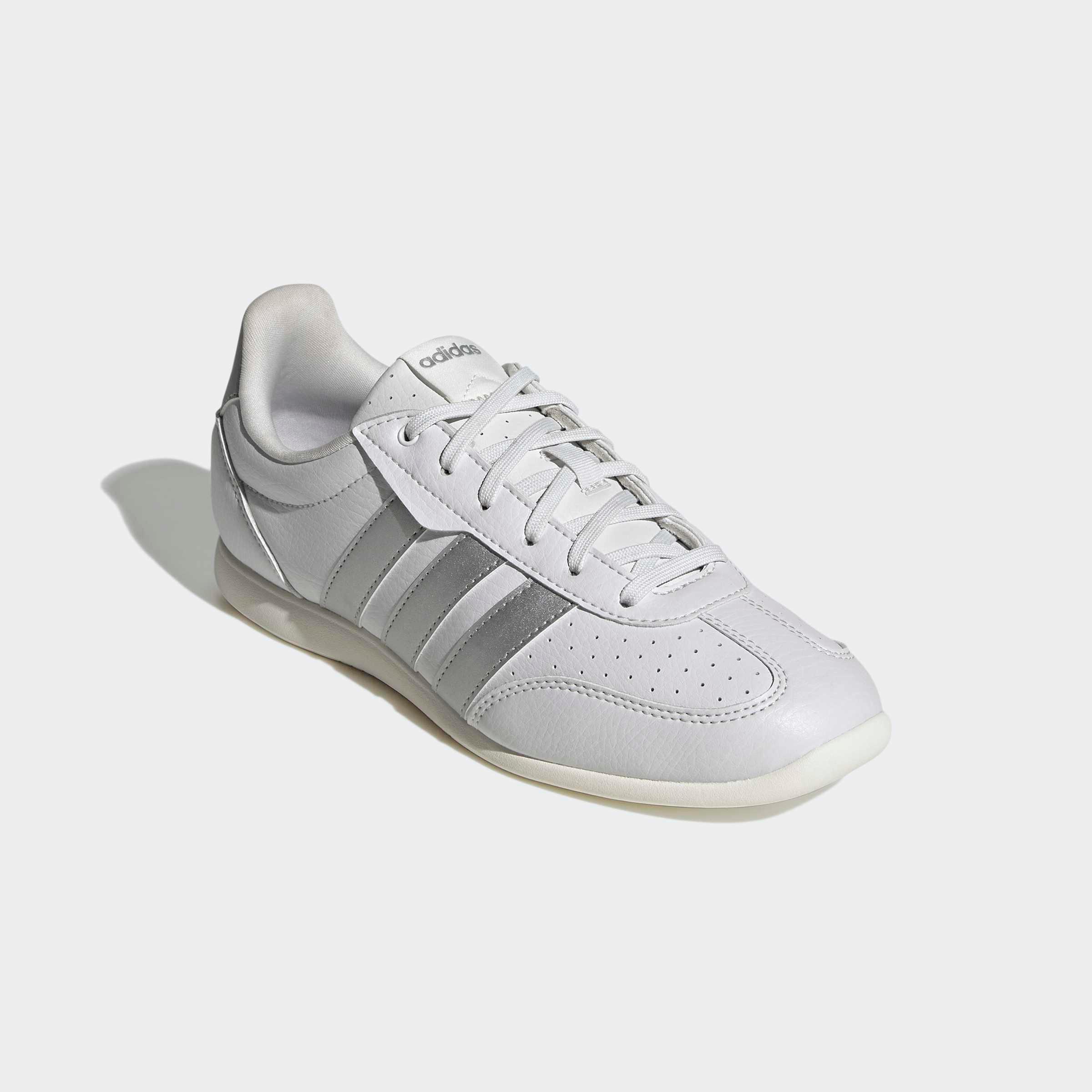 Sneaker Adidas Sportswear "Barreda Lo", Damen, Gr. 41, Weiß (Crystal Weiß, Silber Metallic, Sanftes Weiß), Synthetik, Schuhe Sneaker