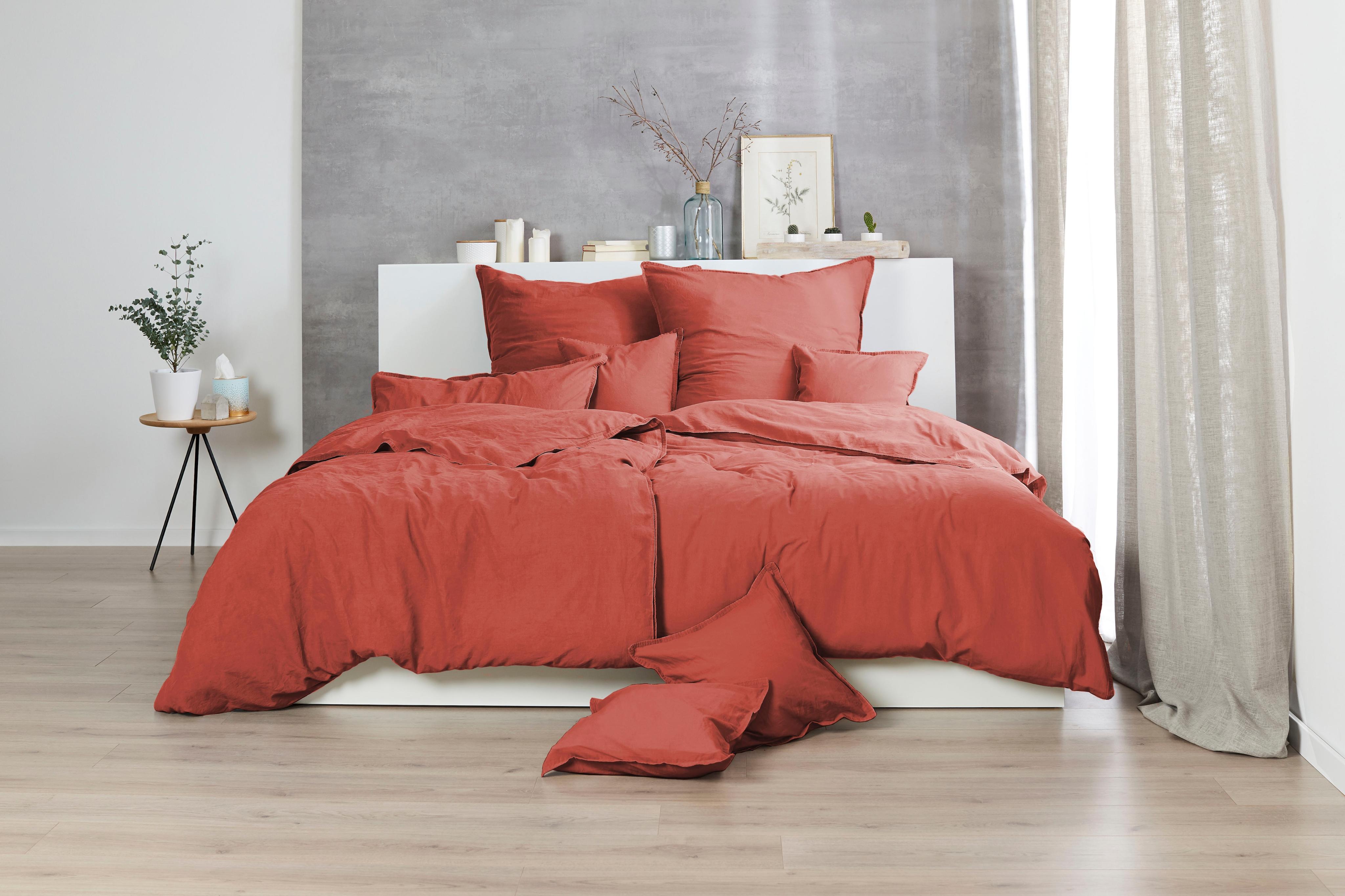 Bettwäsche PRIMERA "Stone-Washed in Gr. 135x200, 155x220 oder 200x200 cm", rot (rot, braun), B/L: 240cm x 220cm, 1 Stk., 2 Stk., Renforcé, B/L: 80cm x 80cm & 80cm x 80cm, 3 Stk., Renforcé, Obermaterial: 100% Baumwolle, Bettwäsche, Bettwäsche, 100% Baumwolle, Bettwäsche in feinem Knitterlook, weicher Griff