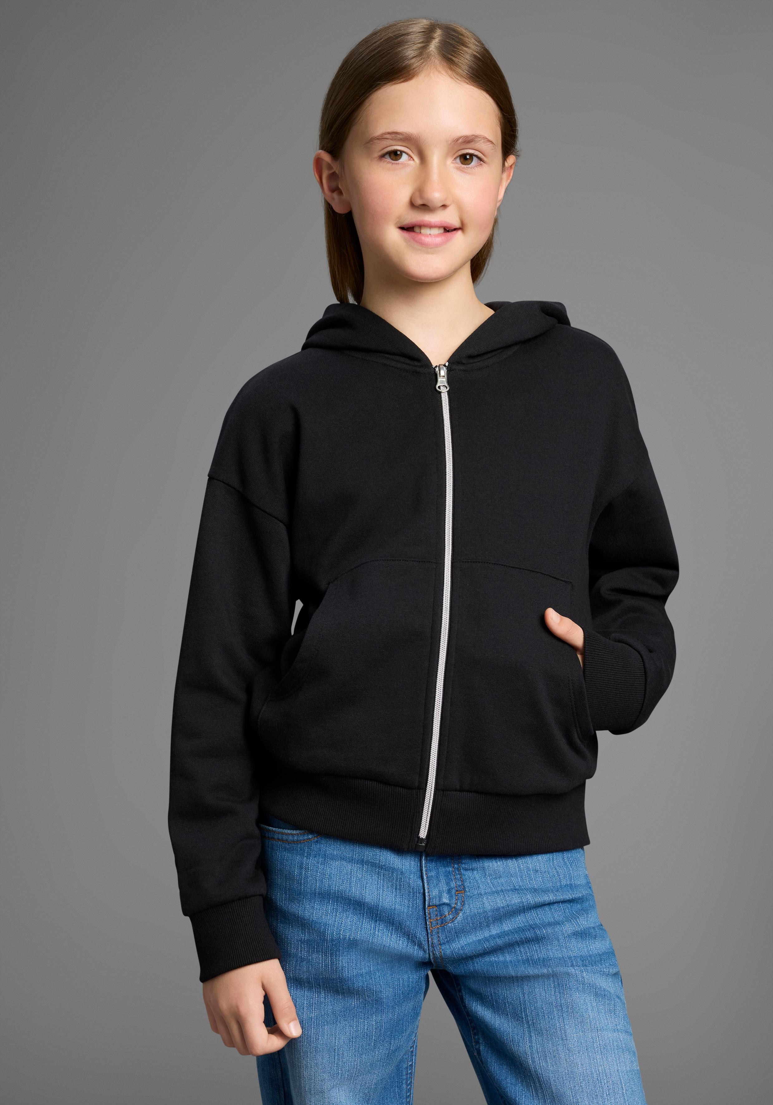 Kapuzensweatjacke KIDSWORLD "Lässige Sweatjacke mit kleinem Logo", Mädchen, Gr. 128/134, schwarz, angeraute Sweatware, Obermaterial: 60% Baumwolle, 40% Polyester. Kapuzenfutter: 100% Baumwolle, bestickt, bequem hüftlang, Sweatjacken Kapuzensweatjacke, Lockere Form, Topseller