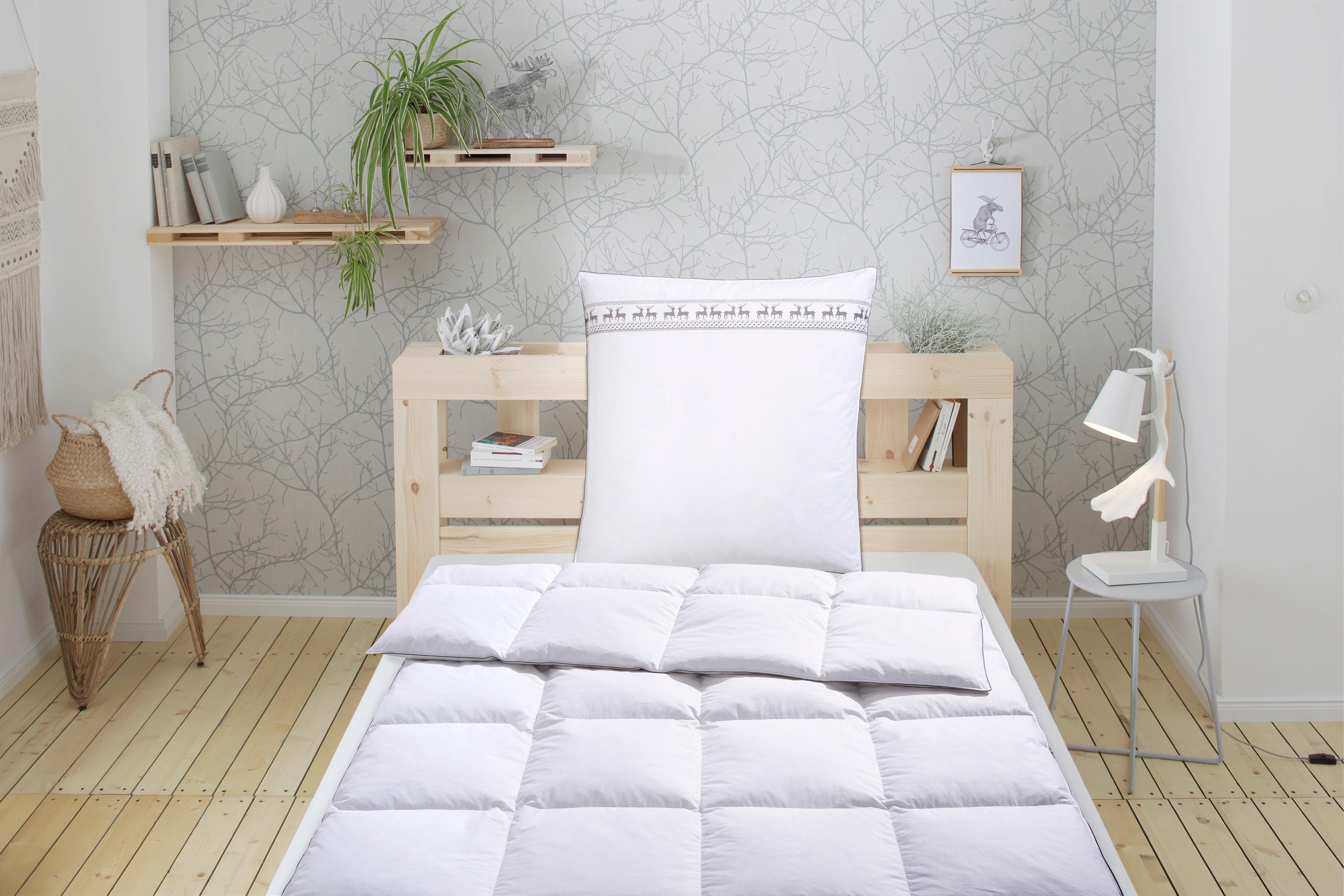 Federbettdecke + Kopfkissen ÄLGDRÖM "Forsakar, Bettdecke 135x200 cm, 155x220 cm, Sommer, Winter", weiß, B/L: 155cm x 220cm Anzahl Teile 1, B/L: 80cm x 80cm Anzahl Teile 1, Bezug: Baumwolle Füllung: Entendaune/-feder, normal, Bettdecken Bezug: 100% Baumwolle. Kopfkissen Bezug: 100% Baumwolle. Bettdecken Füllung: 100% Entenfeder. Kopfkissen Füllung: 100% Entenfeder, Bettwaren-Sets, Federbettdecke +