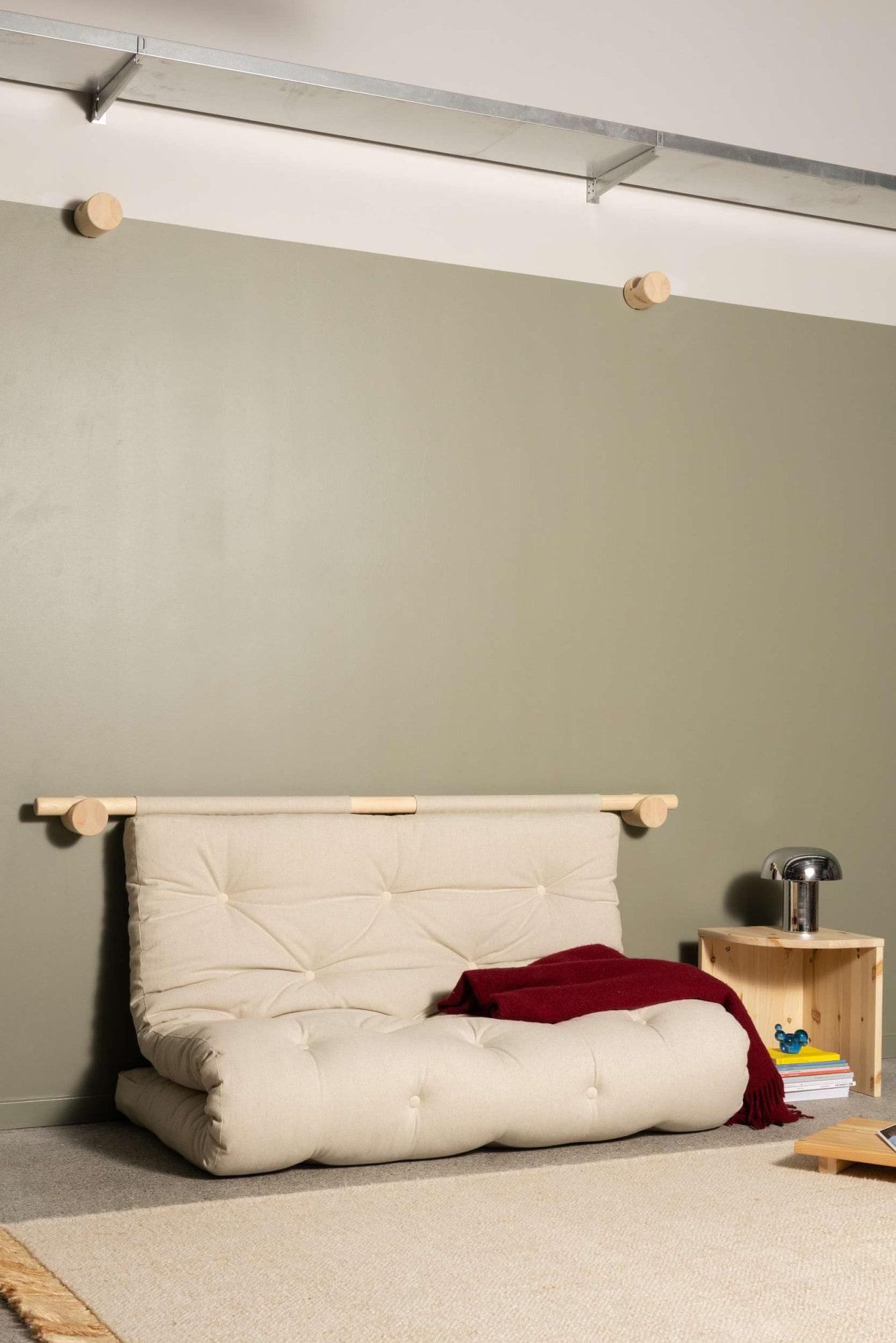 Schlafsofa KARUP DESIGN "Hooked Sofa Bed / Sleeper Chair – Sitz- oder Schlafplatz, platzsparend", beige, B:135cm H:12cm T:200cm, Bezug: 80% Baumwolle, 20% Polyester, Sofas, Schlafsofa, Futonmatratze inkl. Halterungsset aus FSC-zertifiziertem Massivholz