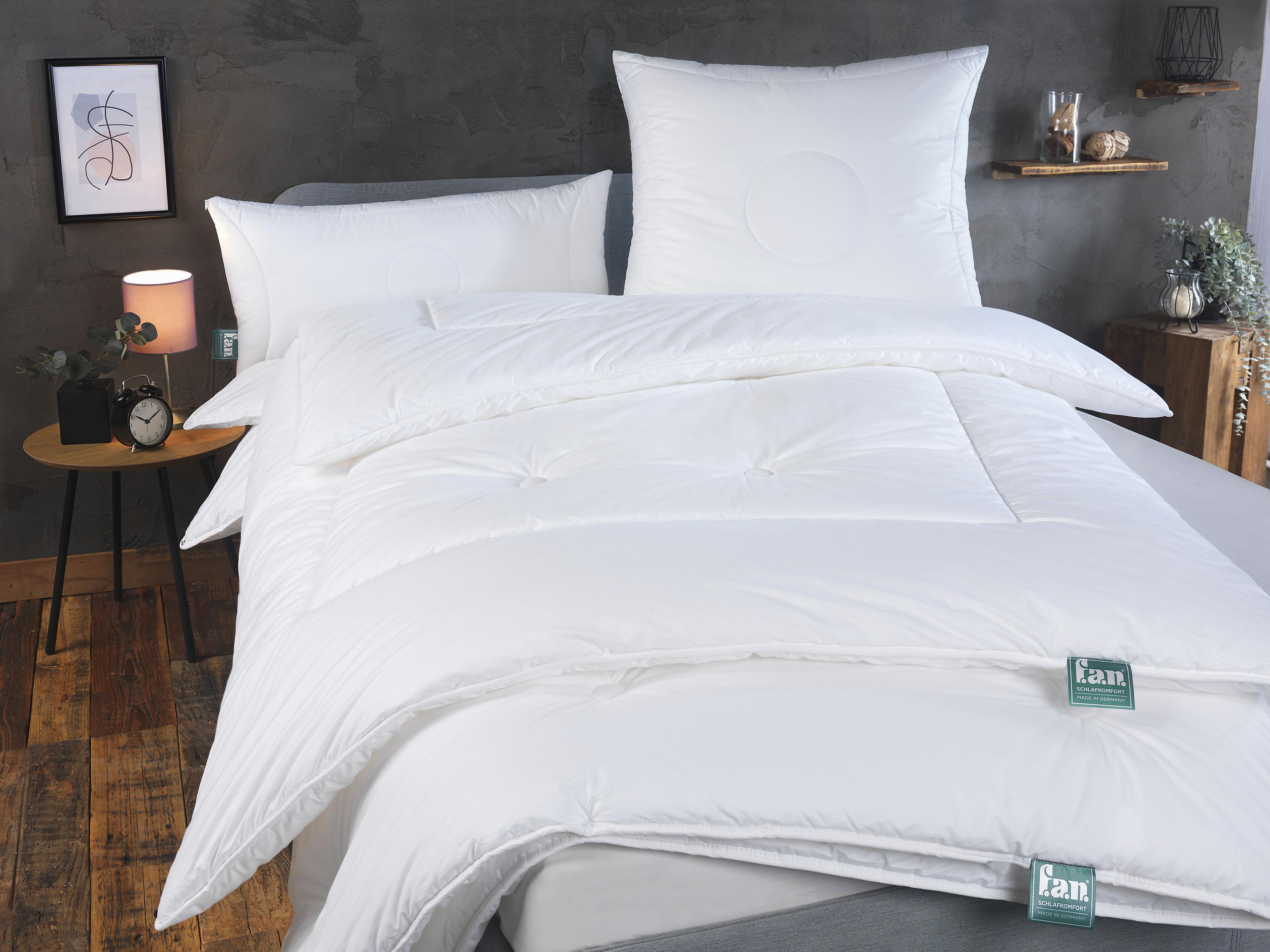 Kunstfaserbettdecke FAN "First Class", weiß, B:135cm L:200cm, Bezug: 100% Baumwolle. Füllung: 100% Polyester, Bettdecken, Kunstfaserbettdecke