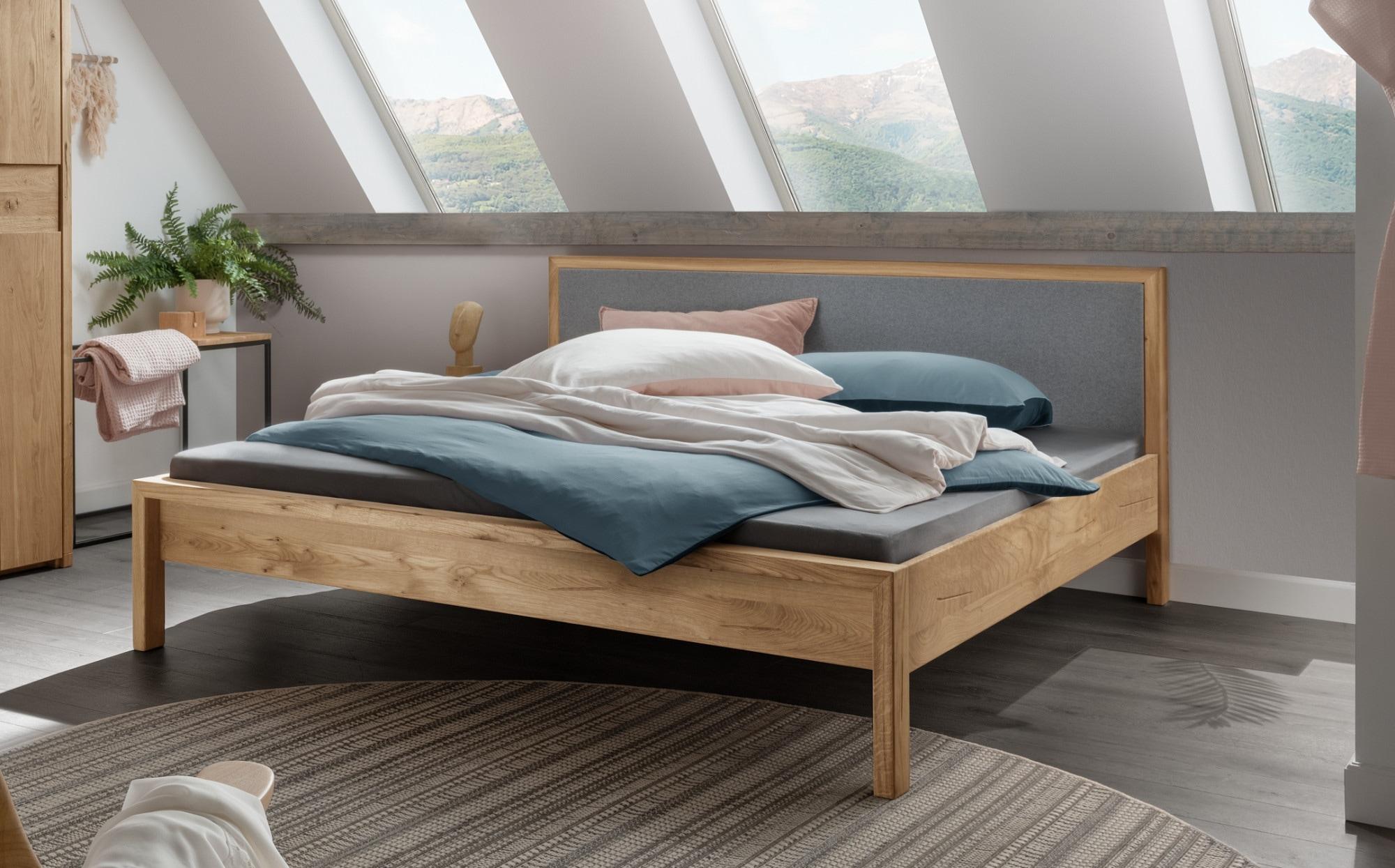 Massivholzbett HOME AFFAIRE "Huven Doppelbett, Holzbett, hohe Belastbarkeit: 200kg je Seite", braun (eiche natur), B:205cm H:90cm L:206cm, Felt: 70% Wolle, 30% Polyester, Betten, Massivholzbett, massive FSC-zertifizierte Eiche, Kopfteil gepolstert