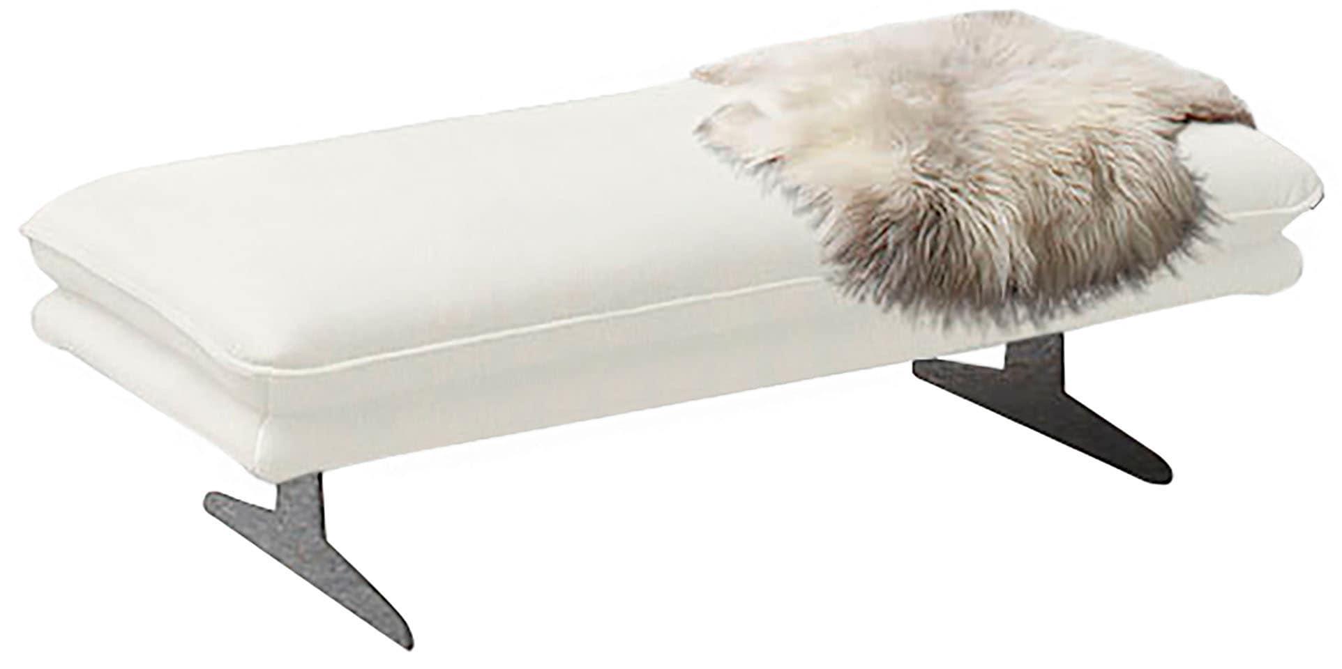 Polsterhocker W.SCHILLIG, weiß (weiß z59), B:145cm H:43cm T:71cm, Longlife Xtra-Leder Z59: Glattleder mit modischer Prägung. Hautstärke 0, 9 - 1, 1 mm, Hocker, Polsterhocker, Füße in Chrom glänzend