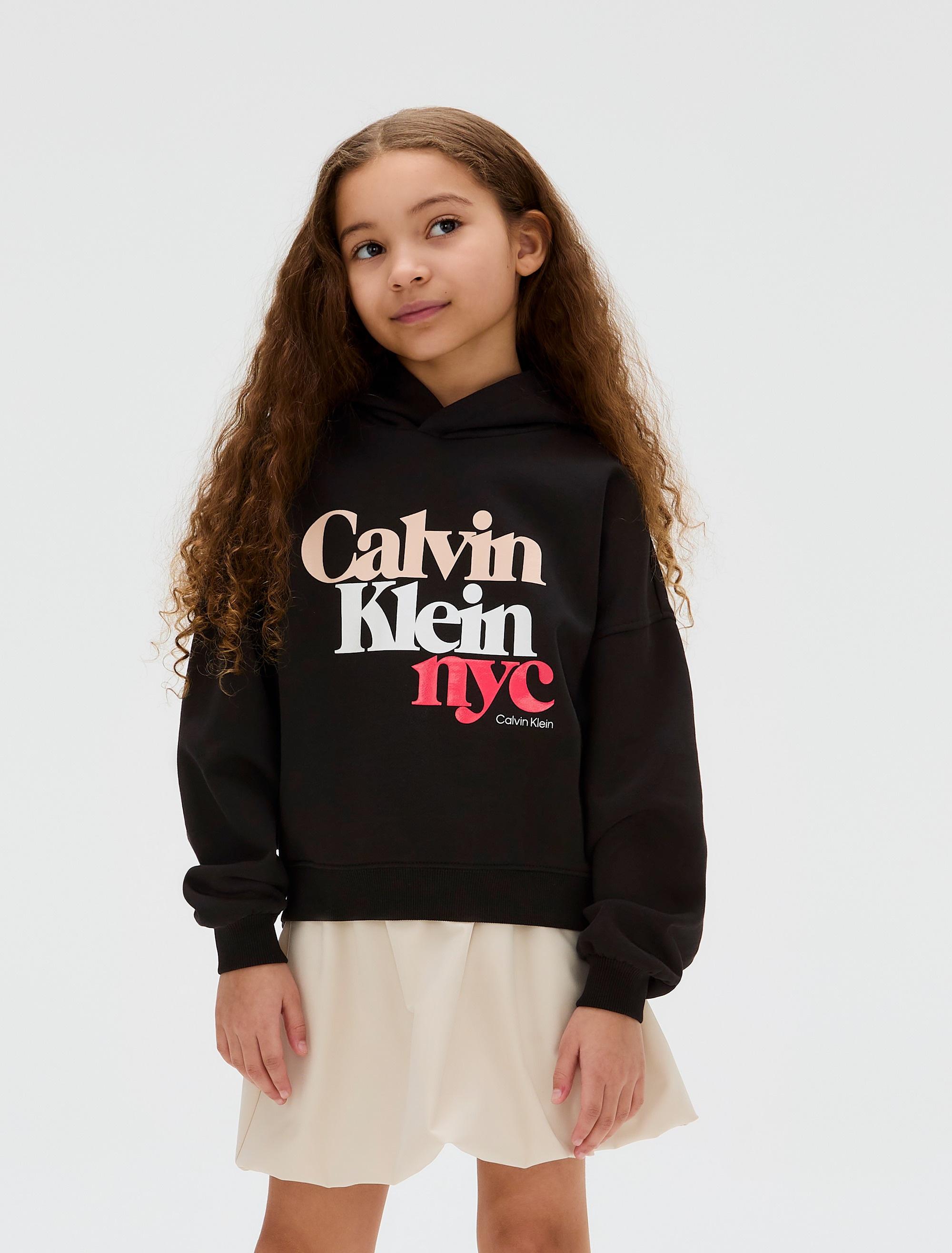 Kapuzensweatshirt CALVIN KLEIN JEANS "PEARL SIGNATURE TERRY HOODIE", Mädchen, Gr. 8 (128), schwarz (ck schwarz), Sweatware, Obermaterial: 100% Baumwolle, unifarben, regular fit hüftlang, Rundhals, Bündchen, Sweatshirts Kapuzensweatshirt, für Kinder bis 16 Jahre, mit großem Druck