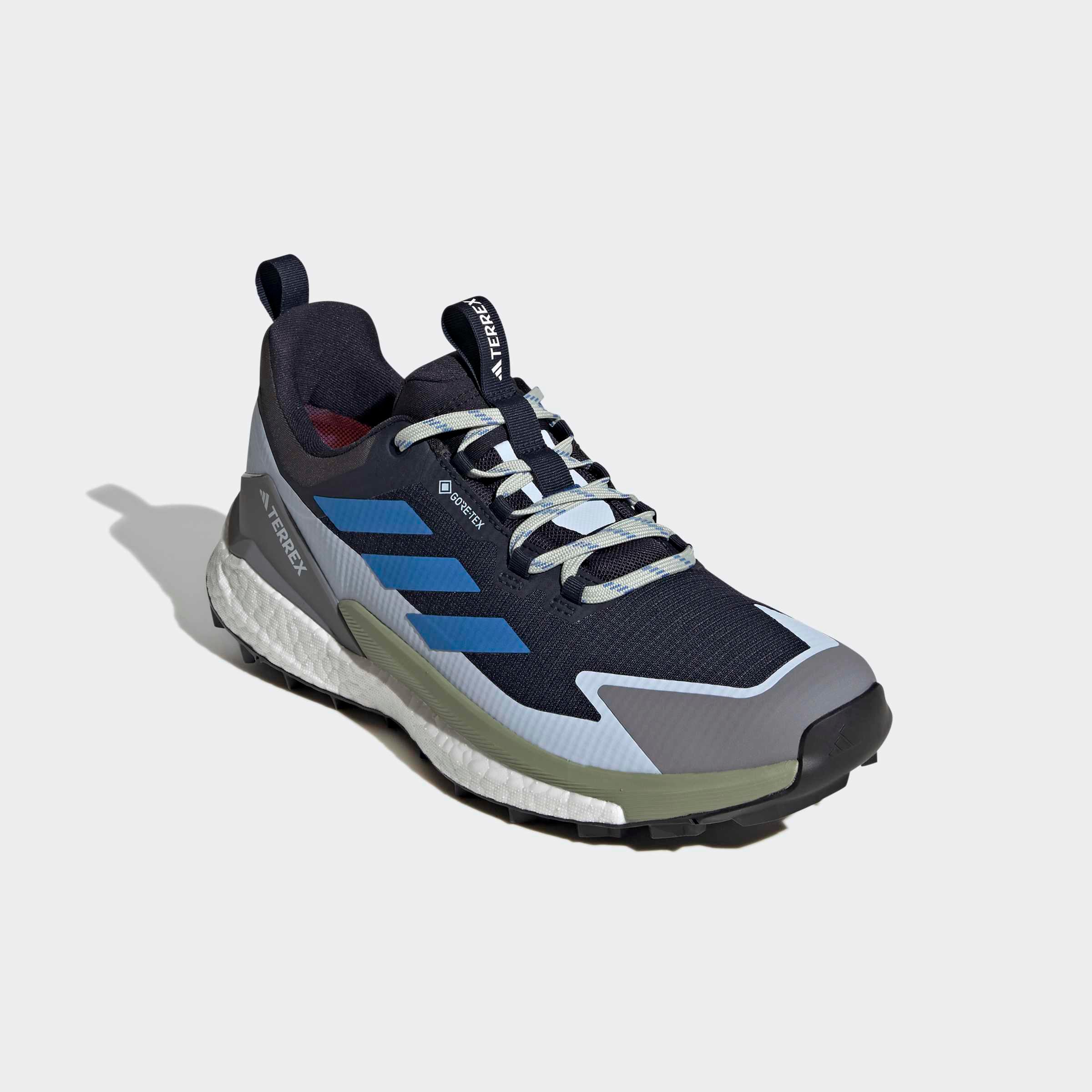 Wanderschuh ADIDAS TERREX "TERREX FREE HIKER 2.0 LOW GORE-TEX", Herren, Gr. 42, legend ink, ray blau, crystal sky, Synthetik, Textil, Schuhe Wanderschuh, wasserdicht dank Gore-Tex Membrane