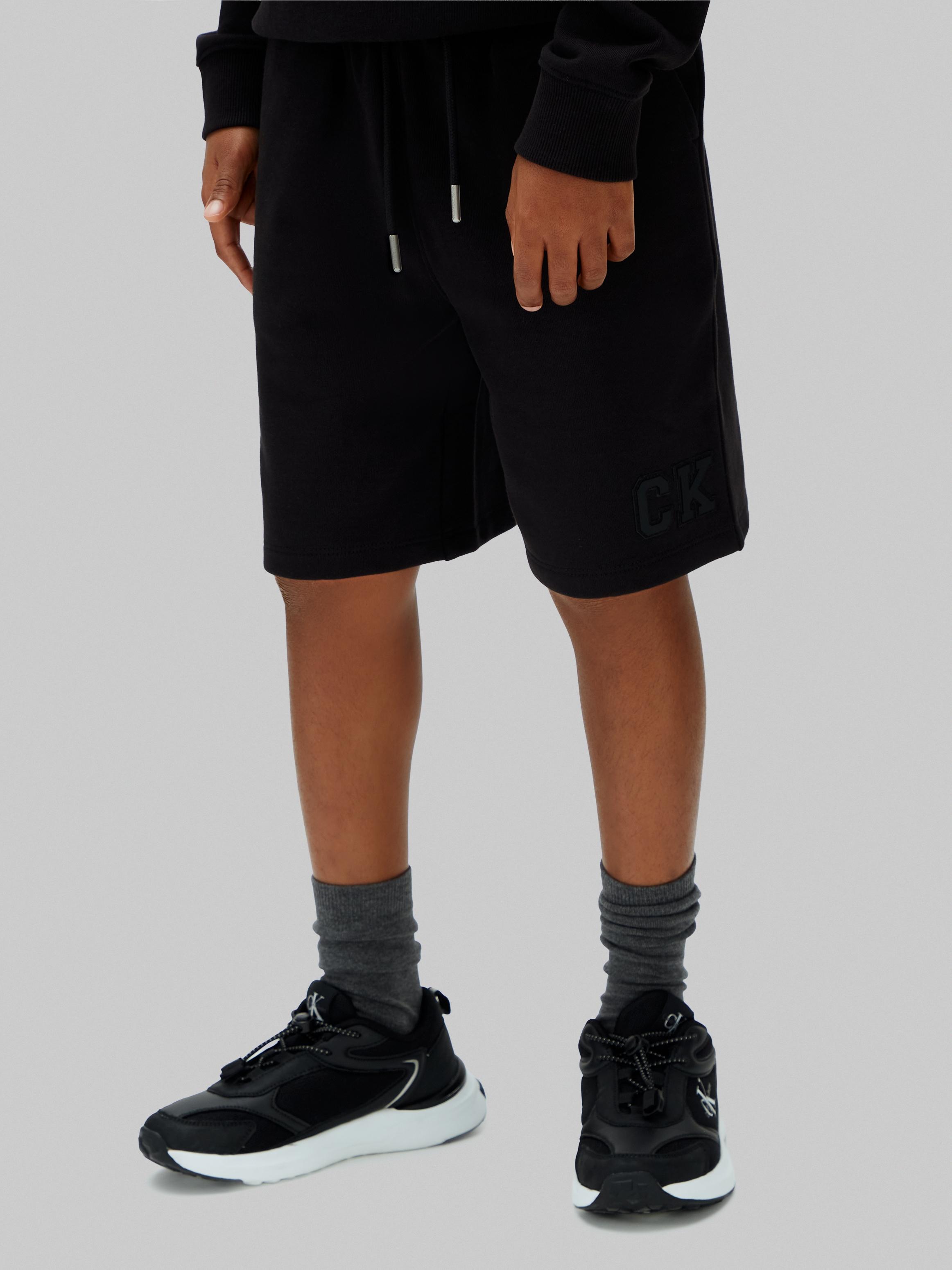 Shorts CALVIN KLEIN JEANS, Jungen, Gr. 6 (116), N-Gr, schwarz, Web, Obermaterial: 100% Baumwolle, unifarben, regular fit kurz, Hosen Shorts, Regular fit mit elastischem Bund für Kinder