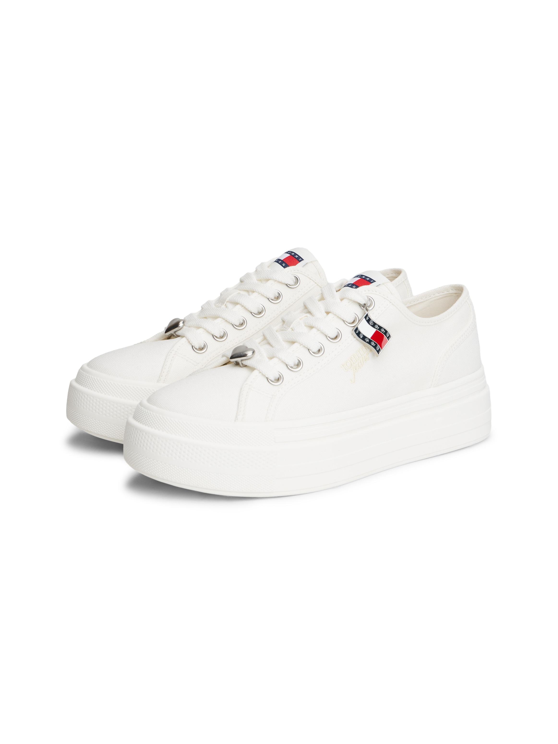 Plateausneaker Tommy Jeans "Tjw Flatform Sneaker Charms", Damen, Gr. 40, Ecru, Baumwolle, Unifarben, Schuhe Plateausneaker, Halbschuh, SchnüRer, Freizeischuh Mit Kleiner Tj-Flagge Als AnhäNger